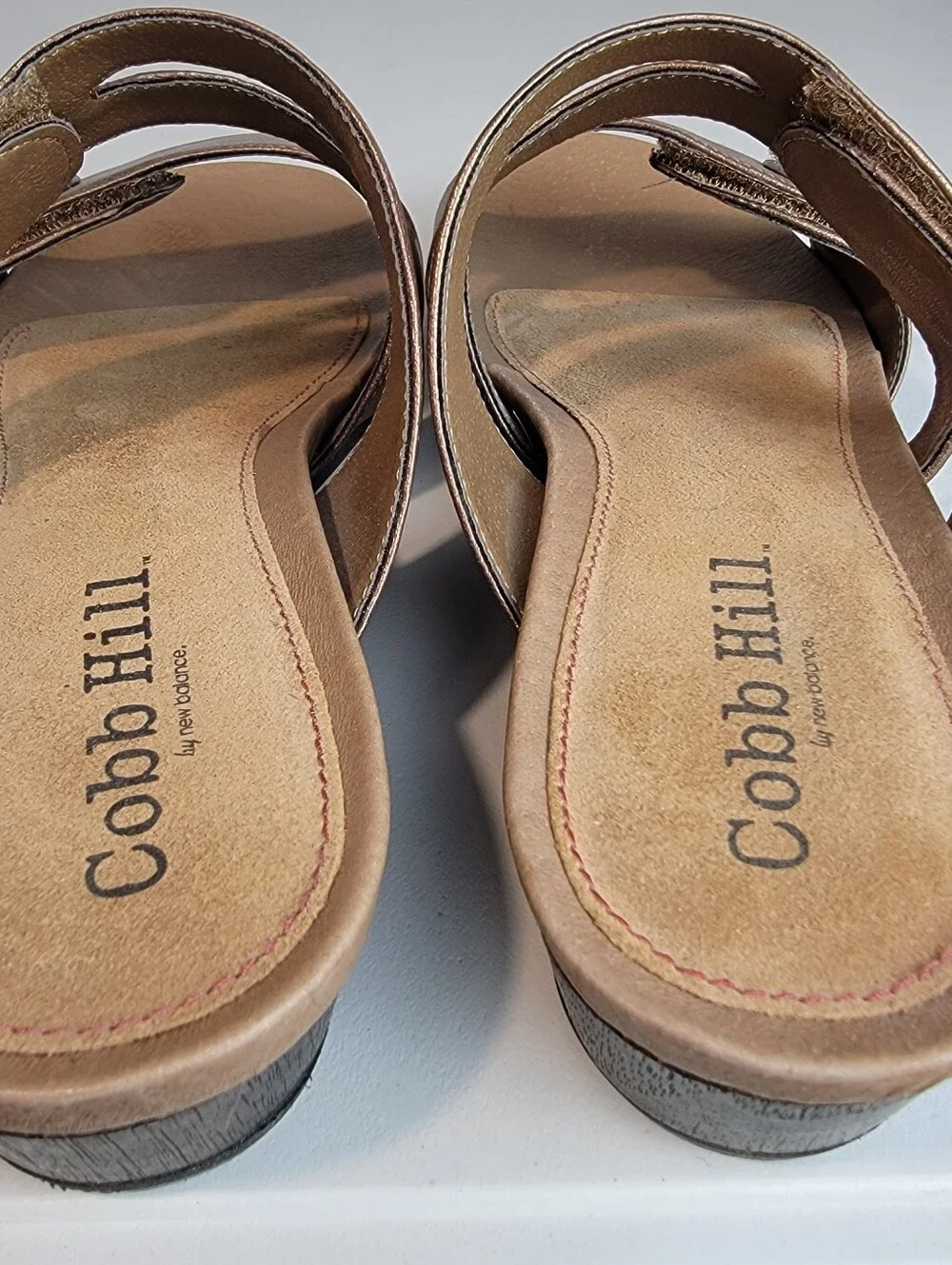 Cobb Hill Heidi Medallion Sandals Adjustable Straps Low Wedge Brown Metallic 10M